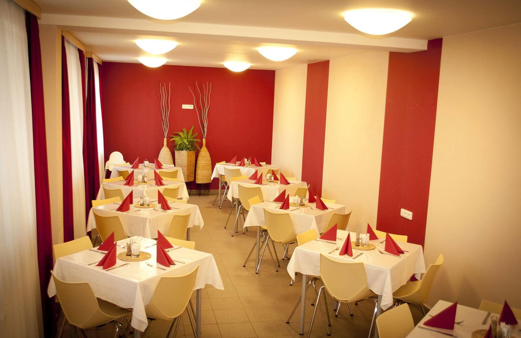 Hotel Albellus Брно Экстерьер фото
